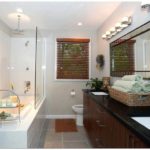 Дизайн ванной комнаты с окном: 10 идей