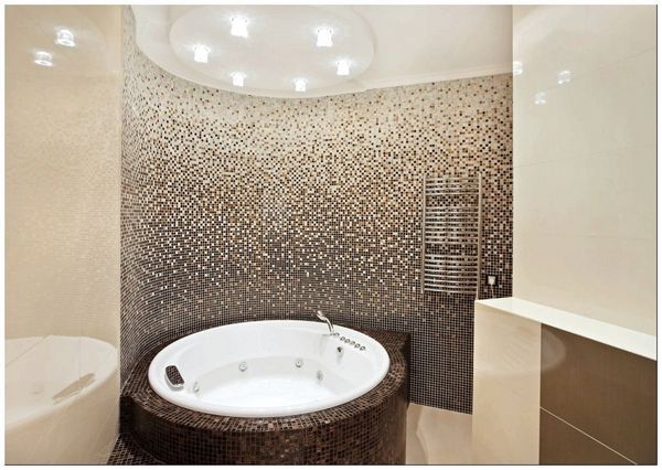 Bathroom with jacuzzi and mosaic