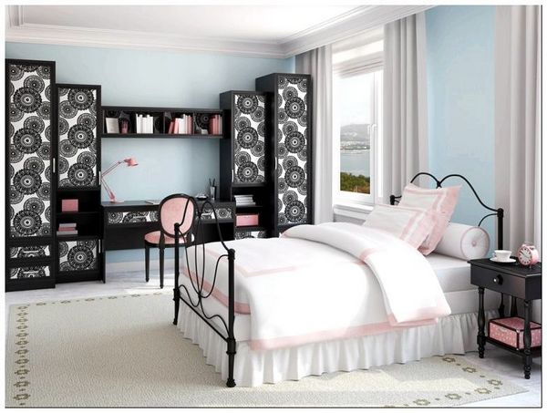 Дизайн комнаты для девочки-подростка в светлых тонах с элементами орнамента