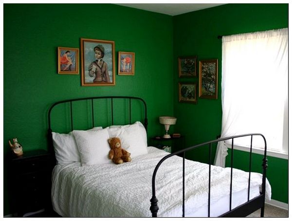 спальня ярко зеленого цвета