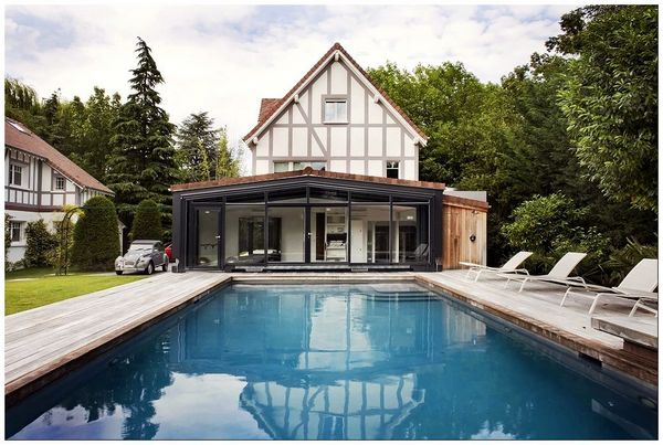 дом с бассейном в Франции