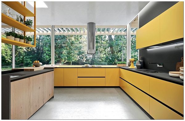Яркая желтая кухня от Франко Друиззо.