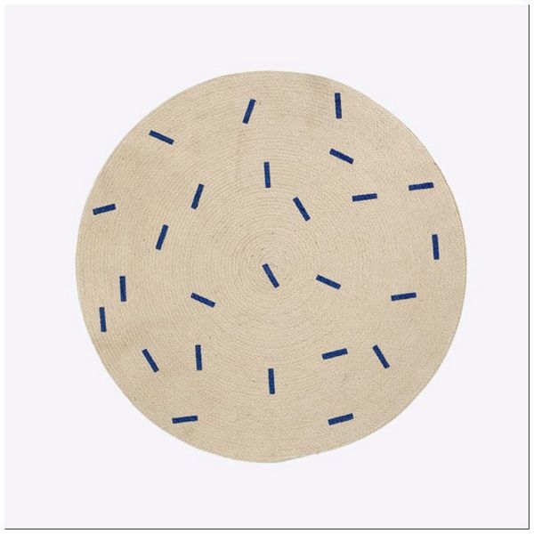 Round-rug-with-a-stick-pattern