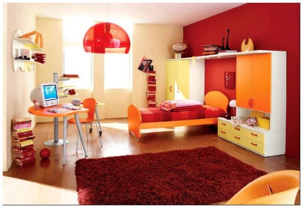 Дизайн комнаты для девочки-подростка в ярких тонах