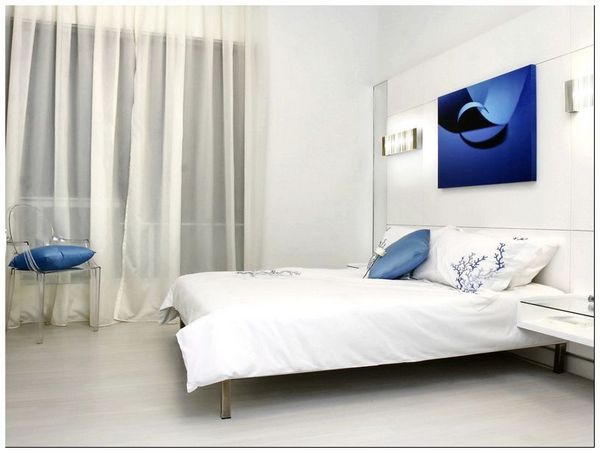 бело синяя спальня фото