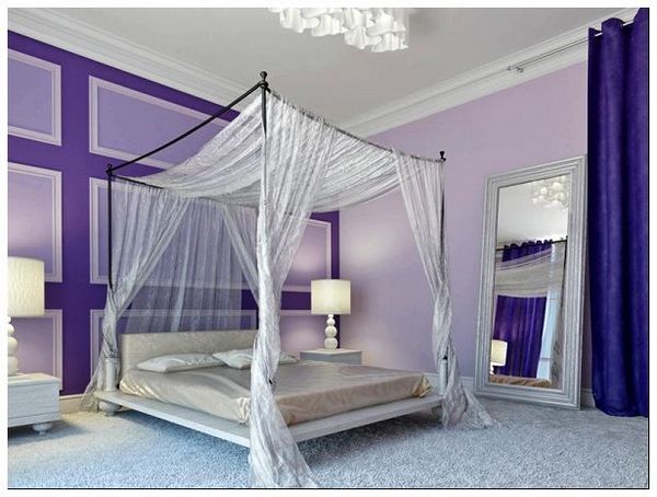 спальня в фиолетовых тонах с кроватью балдахином