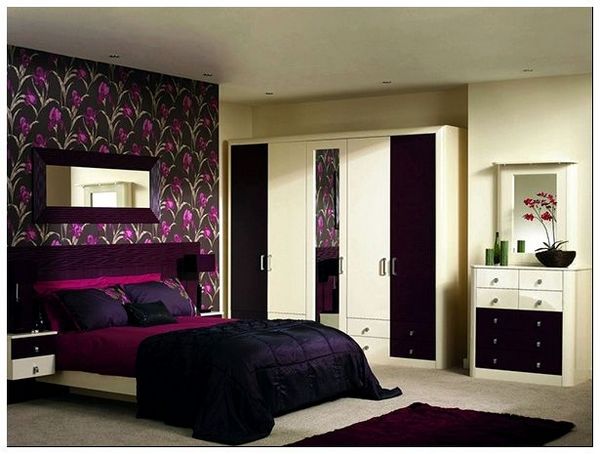 темно фиолетовая и белая спальня фото