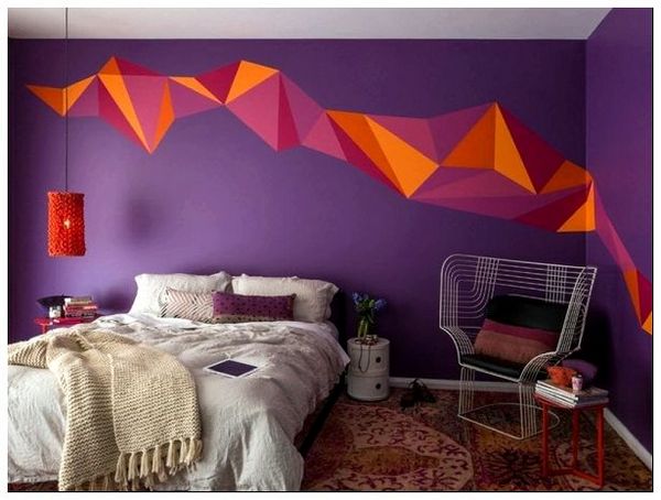 футуристичные декоративные элементы в фиолетовой спальне