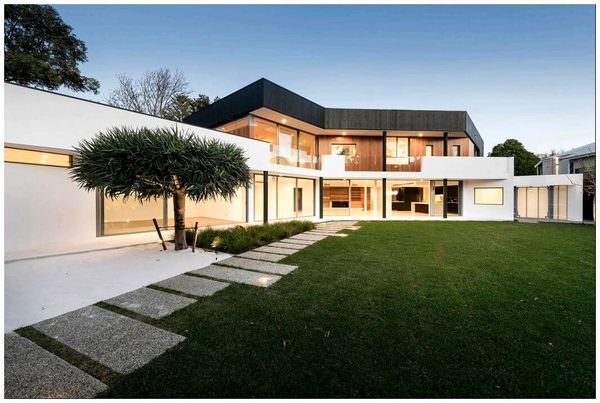 Стильный двухэтажный дом от Hillam Architects