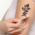 Временные татуировки и наклейки особенности применения флеш тату