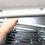 Как снять жалюзи с окна чтобы помыть