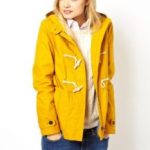 С чем носить жёлтую куртку жёлтая куртка как элемент мужского и женского гардероба