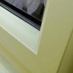 Чем отмыть пластиковые окна или подоконники от желтых пятен