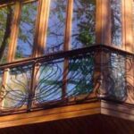 Деревянные окна на балконе — доступный и нетрудоёмкий вариант