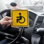 Где клеить знак инвалид на автомобиль подробный разбор