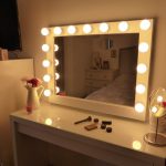 Какое выбрать зеркало с подсветкой для макияжа