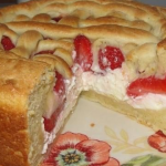 Пирог с клубникой рецепт с фото пошагово