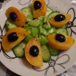 Овощной салат с желтыми помидорами рецепт