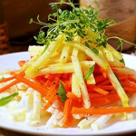 Салат из сельдерея, яблока и моркови рецепт