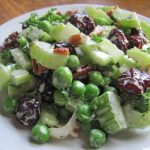 Салат из сельдерея, горошка и чернослива рецепт